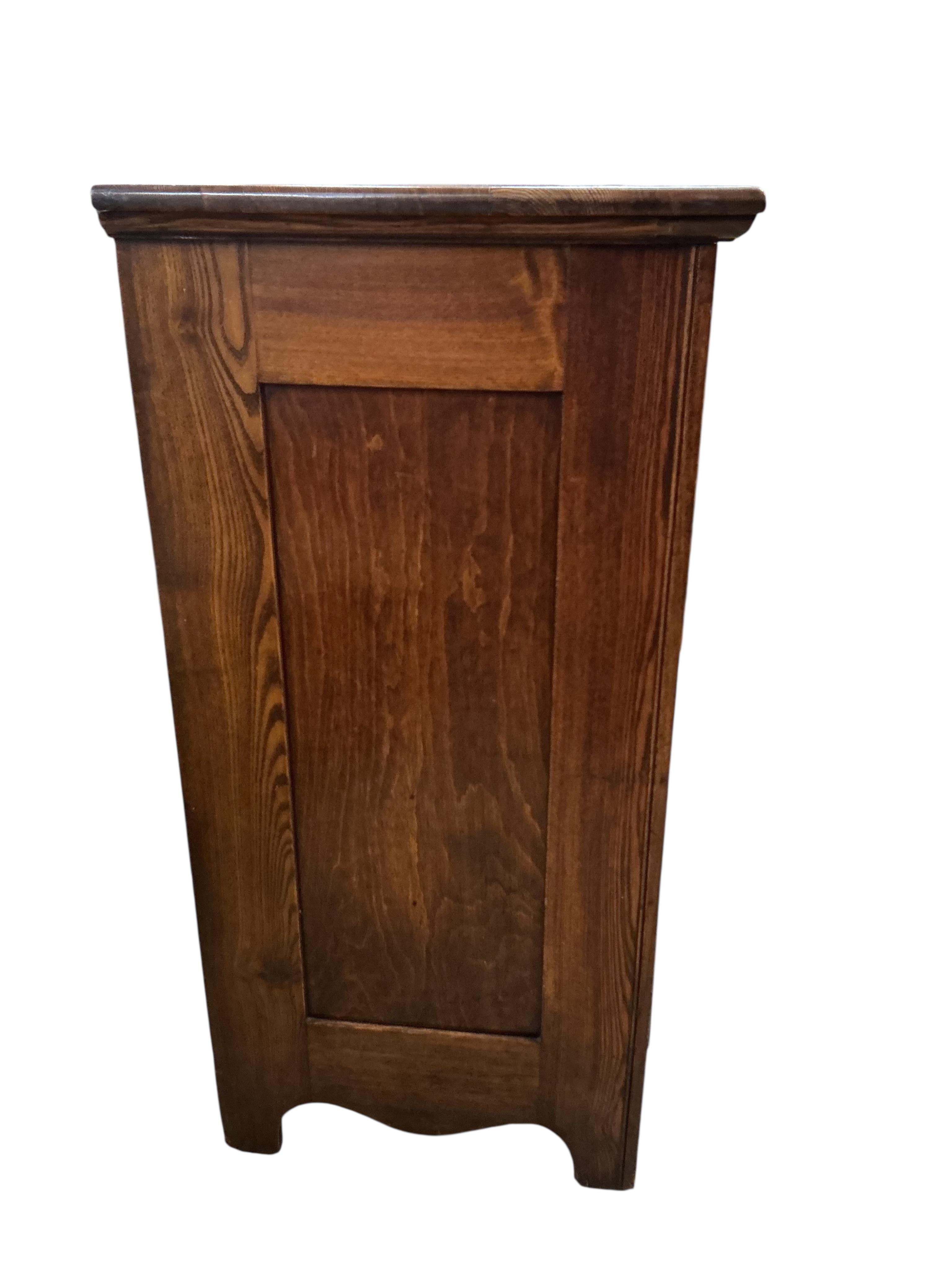 An Arts & Crafts oak chest of five drawers, width 97cm, depth 49cm, height 102cm